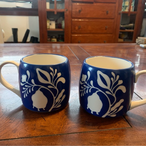 Melanie Mcevoy Anthropologie mugs - Picture 1 of 3